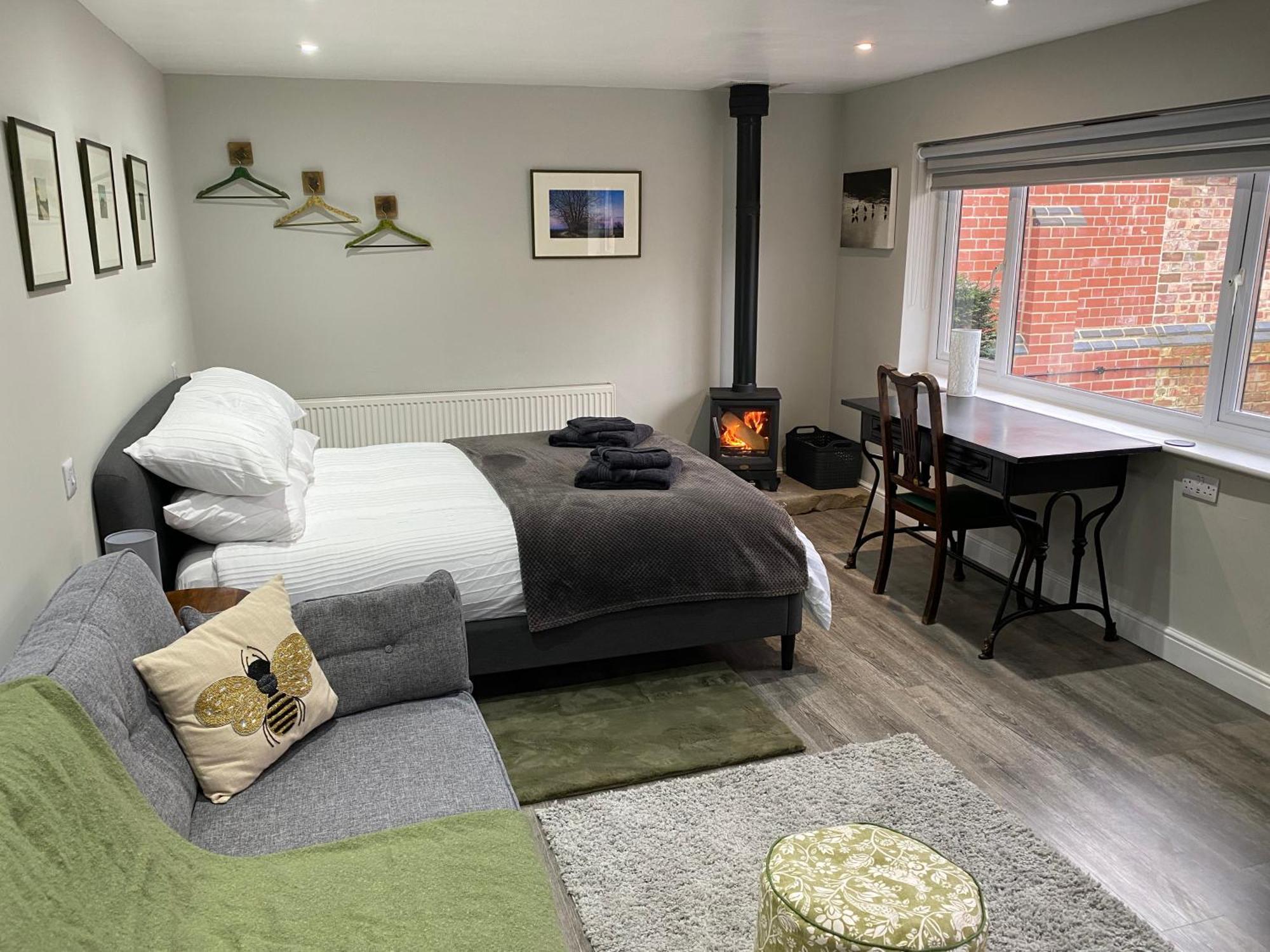 Spalding - Self Contained Studio Double - An Extra Single Bed Can Be Provided Extérieur photo